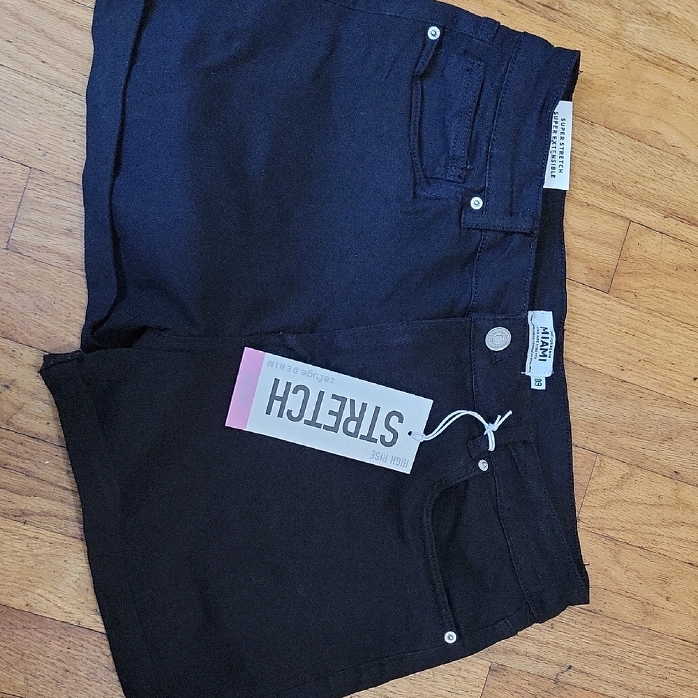 Refuge Denim Black  Shorts